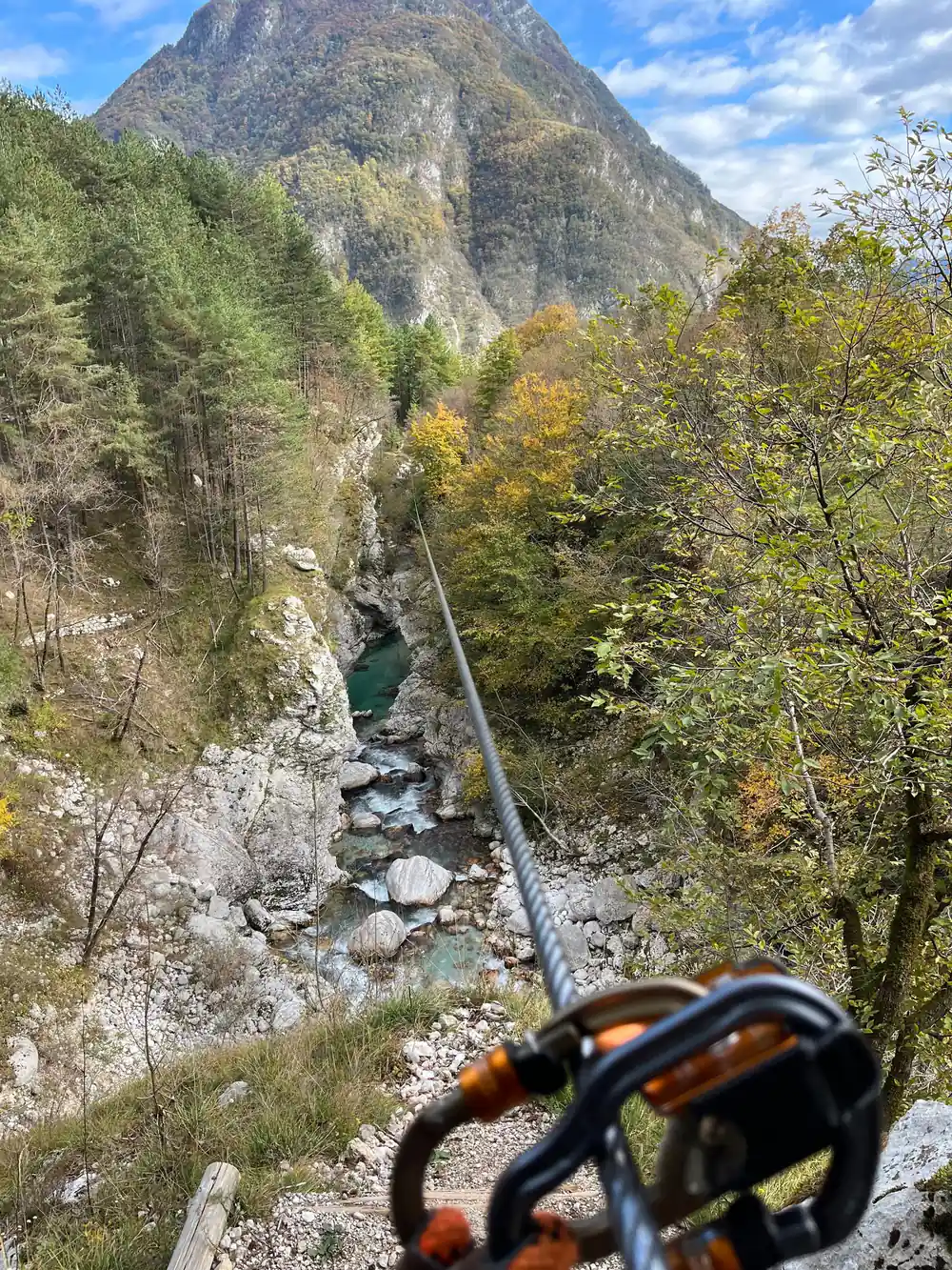 The gorge and its river seen from the wire