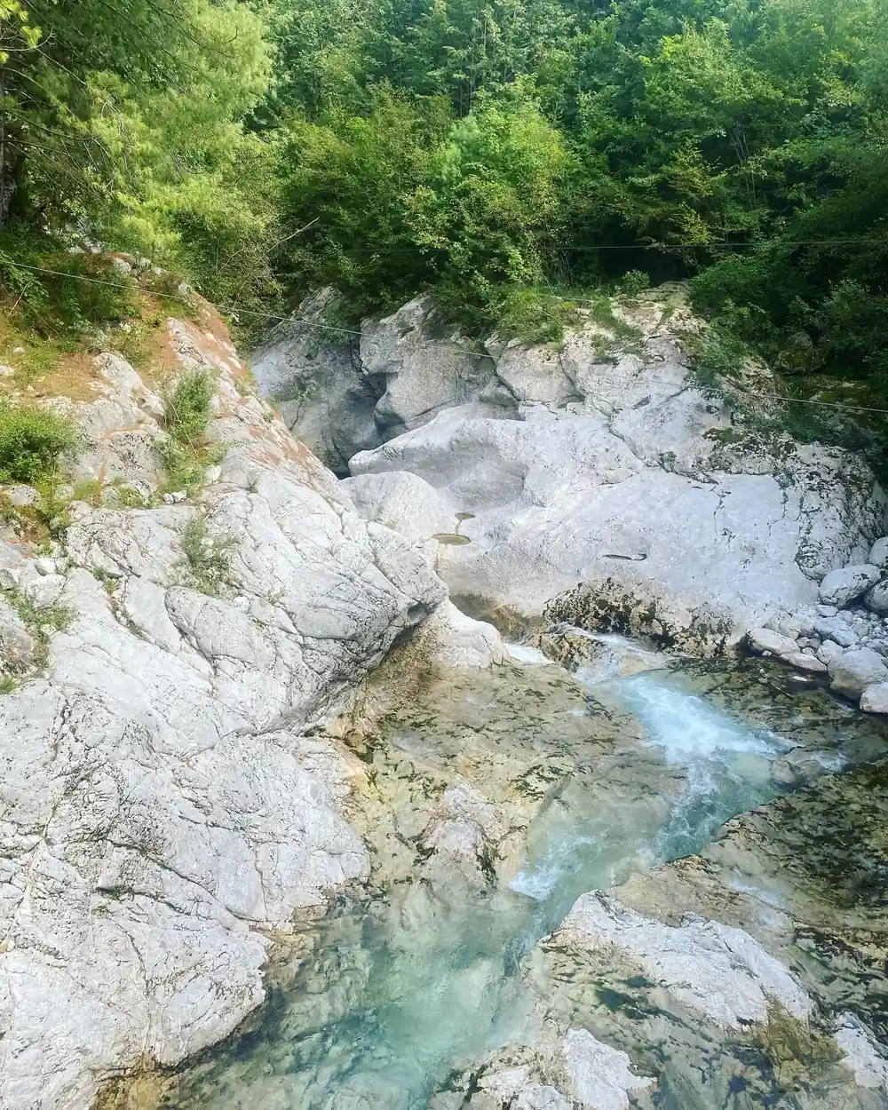 White rock and turquoise water in the canyon floor